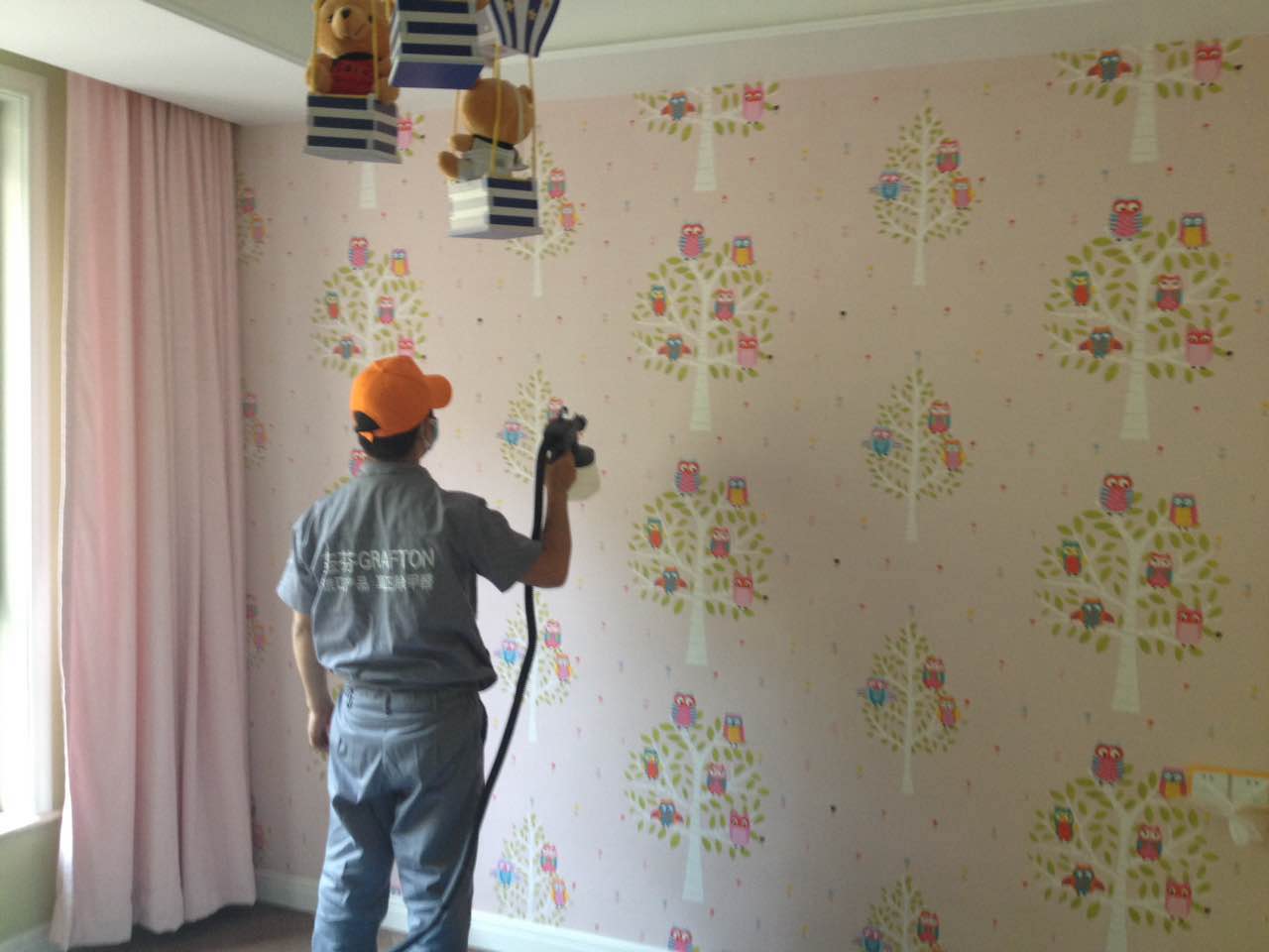 墻面壁紙重點(diǎn)噴涂施工 墻面壁紙重點(diǎn)噴涂施工