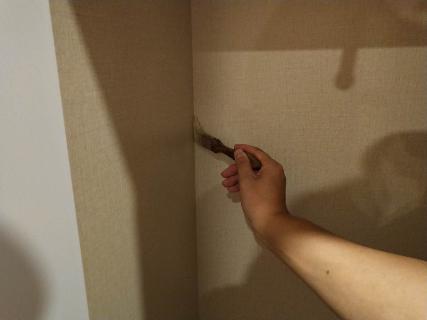 柜子縫隙處刷子精細(xì)化處理 柜子縫隙處刷子精細(xì)化處理