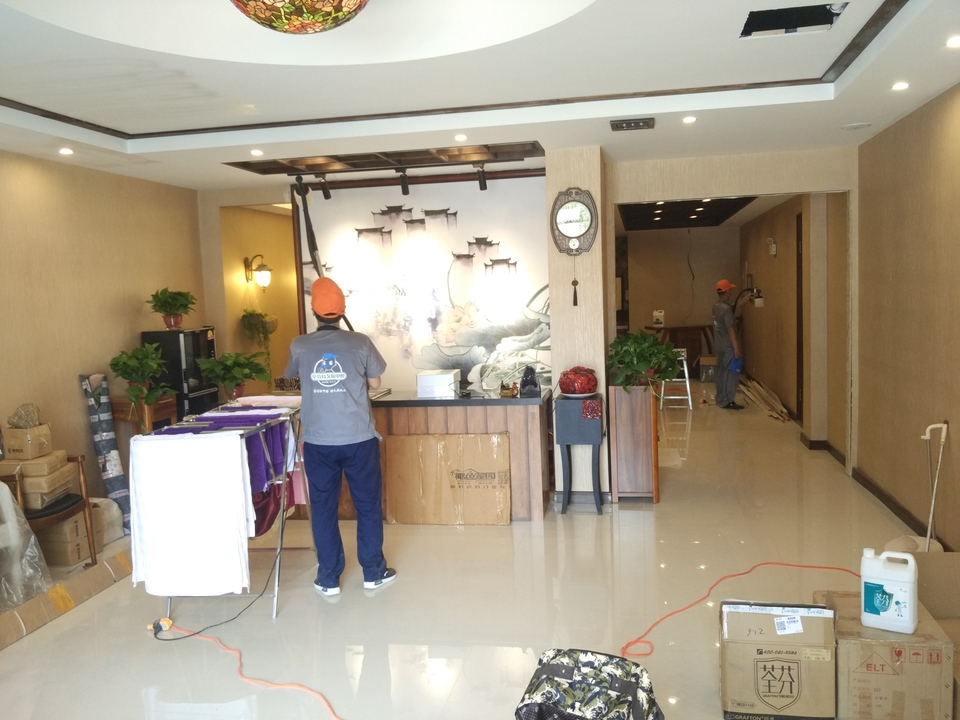 大廳頂面過(guò)道墻面噴涂施工 大廳頂面過(guò)道墻面噴涂施工