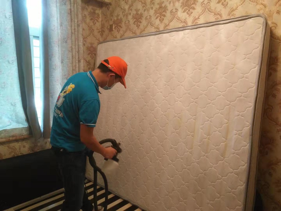 臥室床墊床架?chē)娡渴┕ぶ卫砑兹? width=