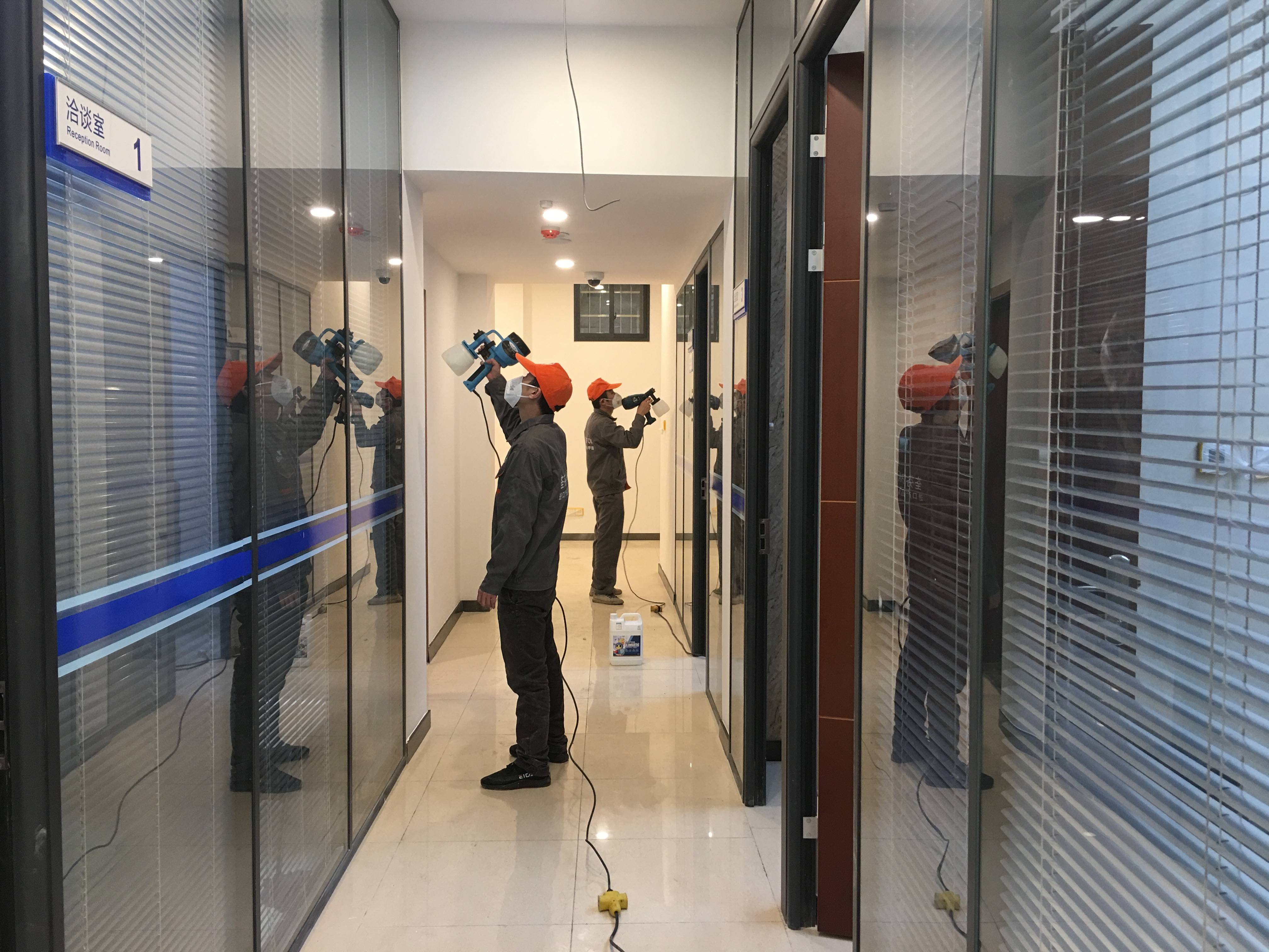 銀行過(guò)道墻面全方位噴涂治理甲醛