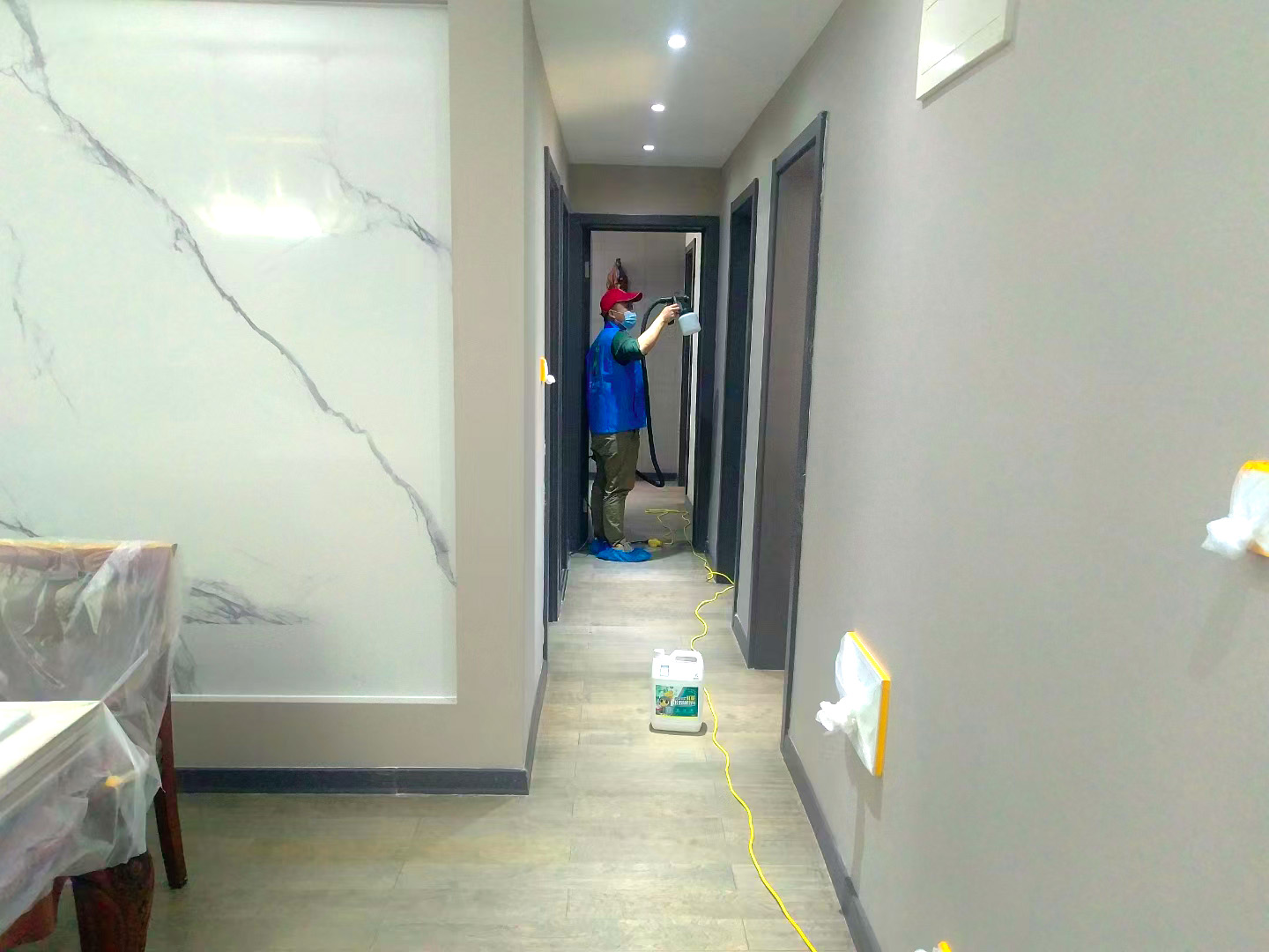 客廳過道墻面噴涂治理甲醛 客廳過道墻面噴涂治理甲醛