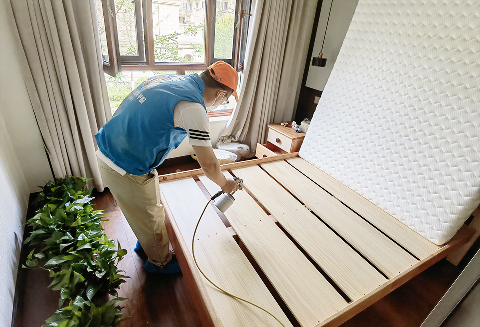 臥室床墊床架?chē)姌屖┕ぶ卫? width=